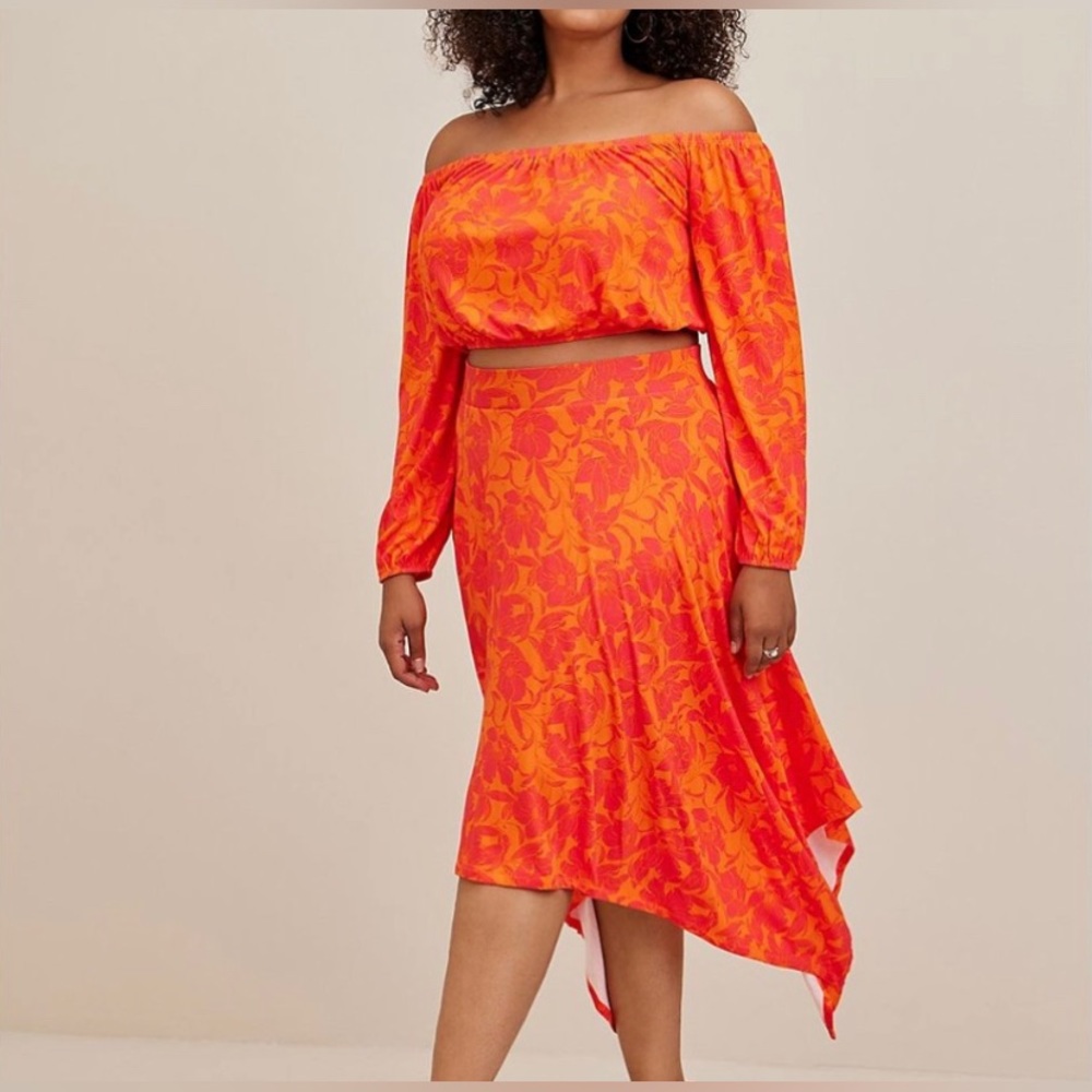 NWT Torrid Off the Shoulder Crop Top. Size 3 - Picture 4 of 6